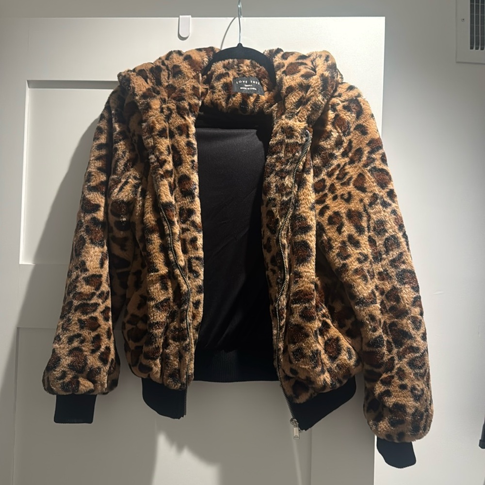 Women’s small leopard faux fur long sleeve hooded jacket with zipper